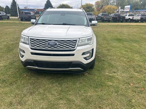 Used 2017 Ford Explorer Platinum image 2