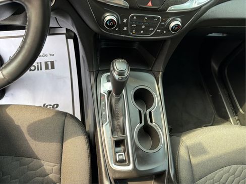 Used 2019 Chevrolet Equinox LT AWD/4WD image 16