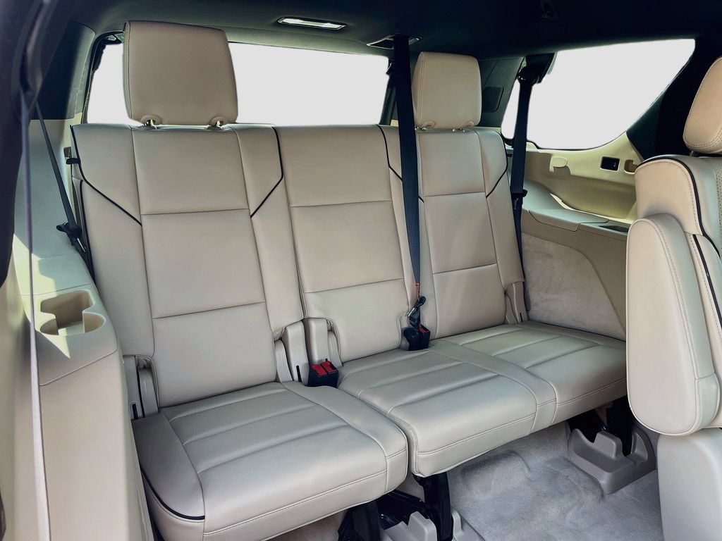 Certified 2022 Cadillac Escalade Premium Luxury w/ Performance Package AWD/4WD image 34