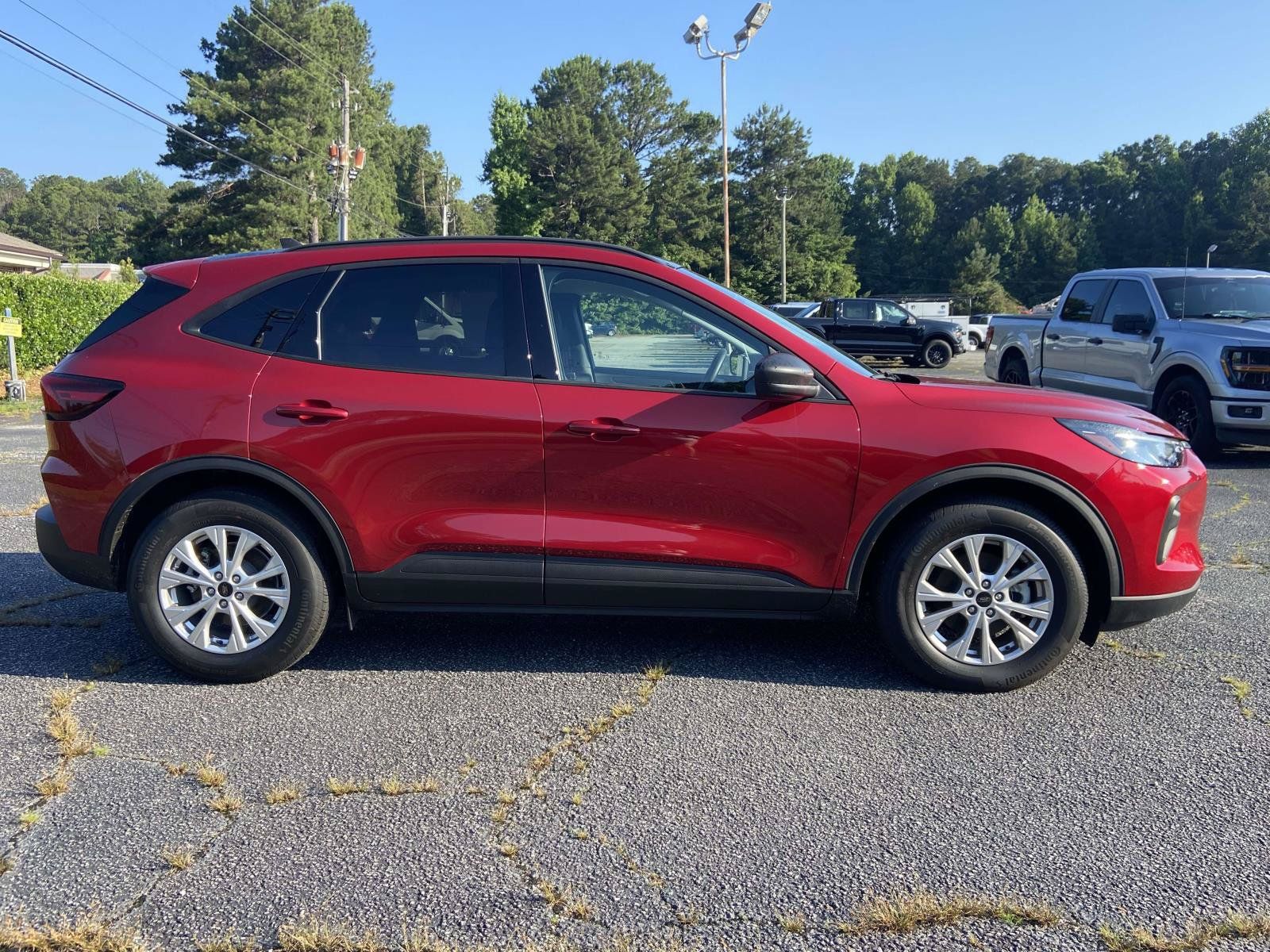 Used 2025 Ford Escape Active w/ Tech Pack #1 FWD image 2