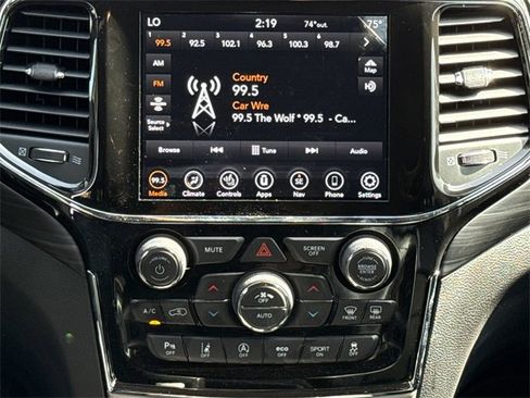 Used 2021 Jeep Grand Cherokee Laredo X image 12