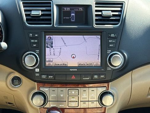 Used 2011 Toyota Highlander Limited w/ Tow Pkg FWD image 13