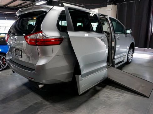 Used 2019 Toyota Sienna XLE Premium FWD image 81