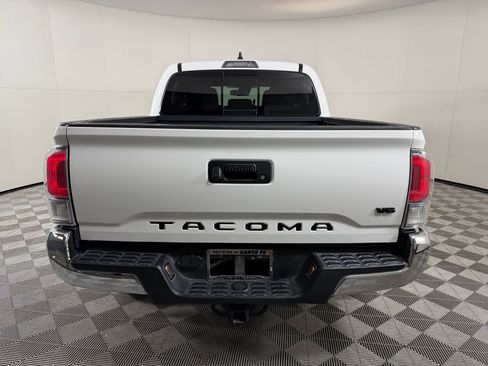Used 2023 Toyota Tacoma TRD Off-Road w/ Black Out Package (TMS) AWD/4WD image 9