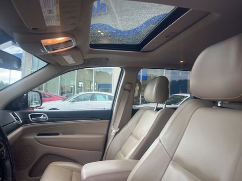 Used 2019 Jeep Grand Cherokee Limited RWD image 14