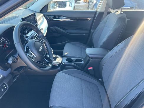 Certified 2023 Kia Seltos S image 4