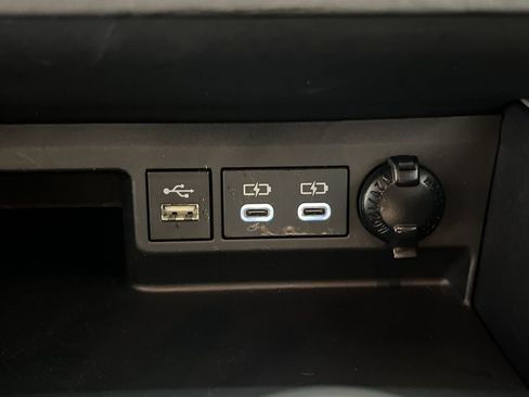 Used 2025 Toyota Highlander LE image 34