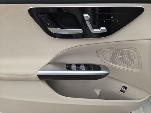 Used 2025 Mercedes-Benz C 300 4MATIC Sedan image 15