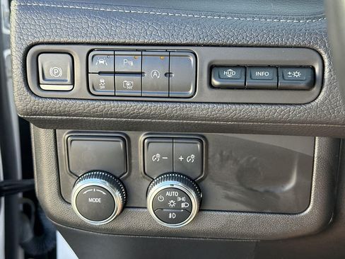Used 2024 GMC Yukon Denali RWD image 17