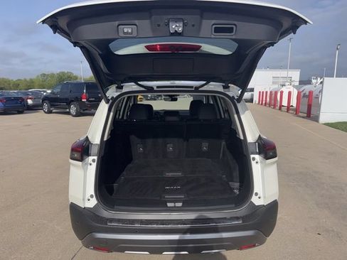 Used 2023 Nissan Rogue SL w/ SL Premium Package FWD image 11
