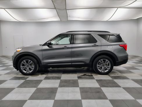 Used 2022 Ford Explorer XLT w/ Equipment Group 202A image 6