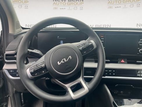 Used 2023 Kia Sportage LX AWD/4WD image 12