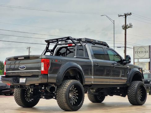 Used 2017 Ford F250 Lariat w/ Lariat Value Package image 4