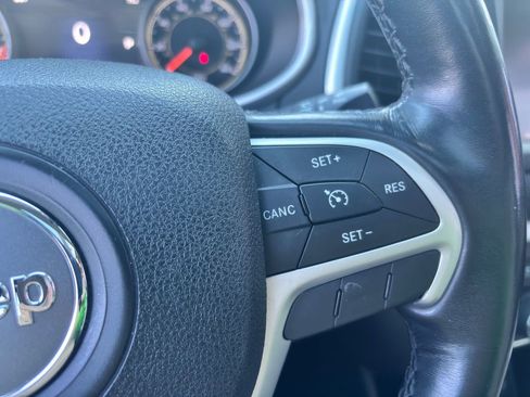 Used 2015 Jeep Cherokee Limited image 25