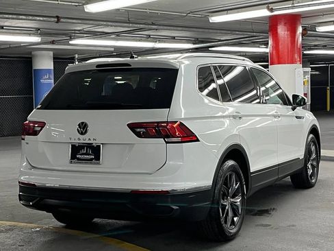 Used 2023 Volkswagen Tiguan SE w/ Panoramic Sunroof Package FWD image 5