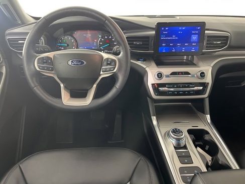 Used 2023 Ford Explorer XLT w/ Equipment Group 202A image 7
