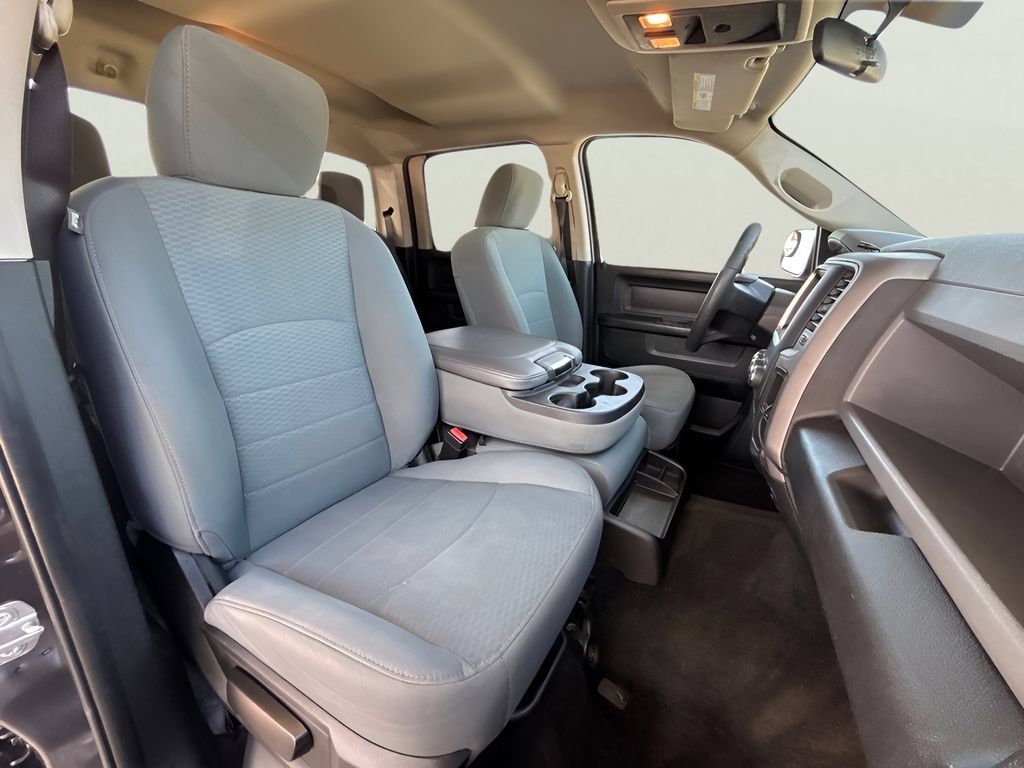 Used 2018 RAM 1500 Express RWD image 3