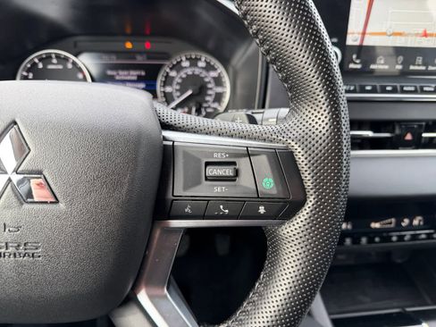 Used 2024 Mitsubishi Outlander SE image 21