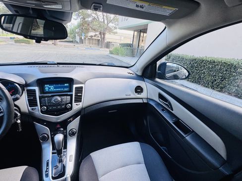Used 2015 Chevrolet Cruze LS image 13