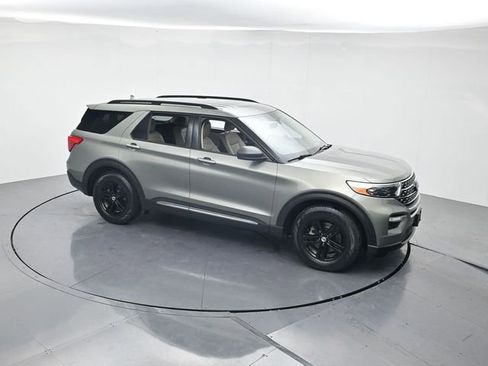 Used 2020 Ford Explorer XLT w/ Equipment Group 202A RWD image 42