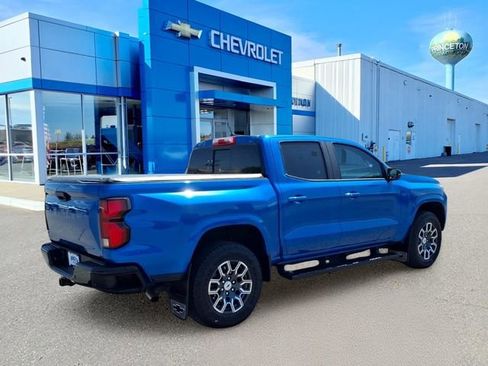 Used 2023 Chevrolet Colorado Z71 w/ Z71 Convenience Package 2 AWD/4WD image 3