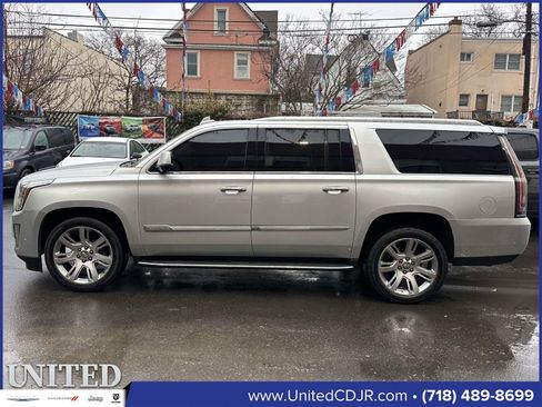 Used 2019 Cadillac Escalade ESV Luxury image 7