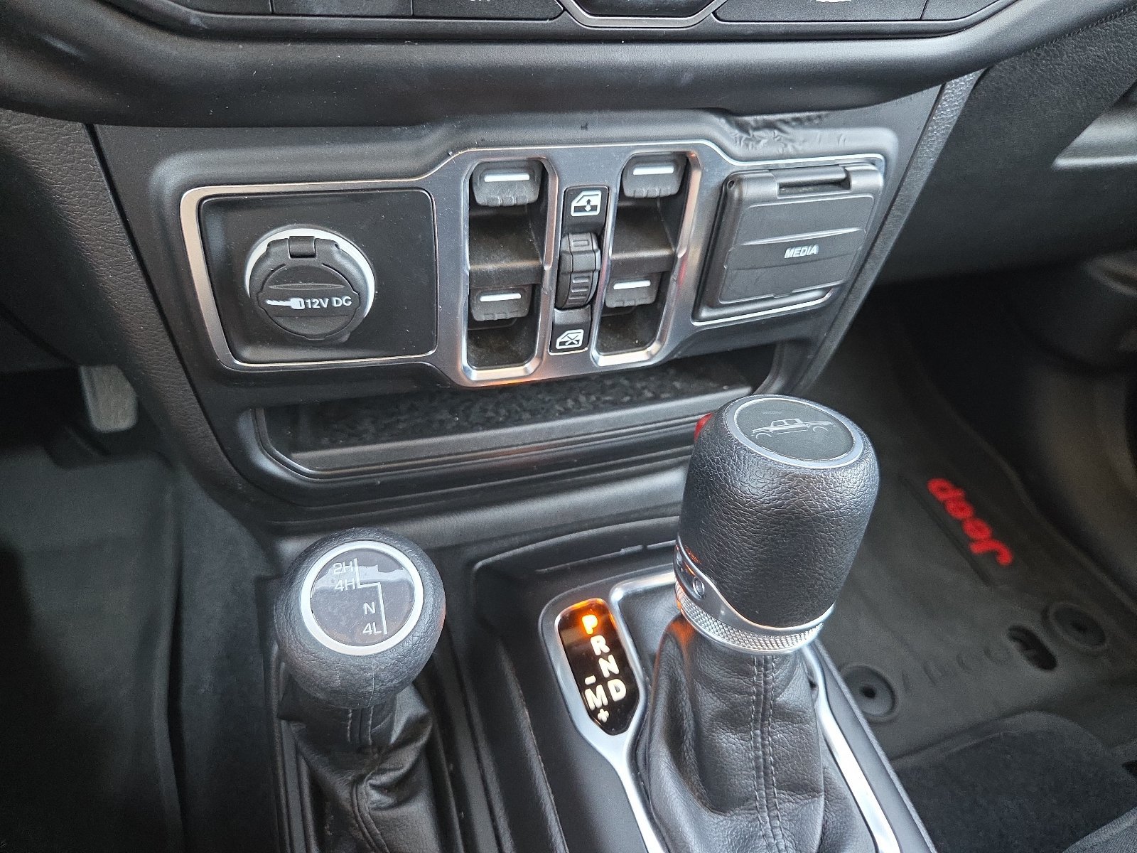 Used 2023 Jeep Gladiator Sport AWD/4WD image 19
