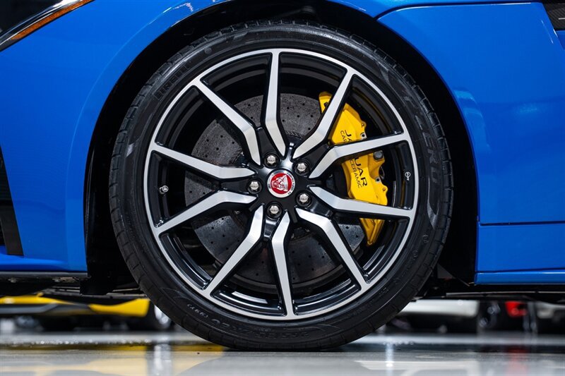 Used 2018 Jaguar F-TYPE SVR AWD/4WD image 12