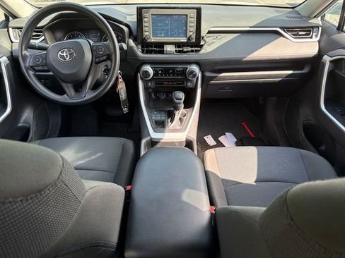 Used 2022 Toyota RAV4 LE AWD/4WD image 18