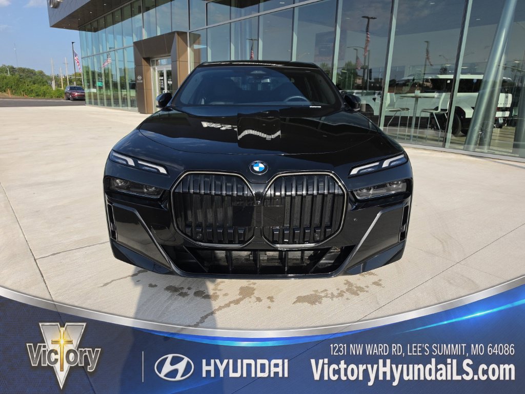 Used 2026 BMW 740i xDrive AWD/4WD image 9