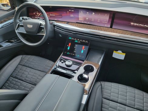 Used 2025 Cadillac Escalade Sport Platinum w/ LPO, ONYX Package image 36