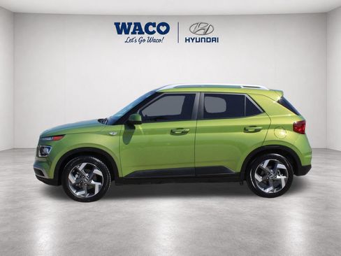 Used 2024 Hyundai Venue SEL FWD image 4