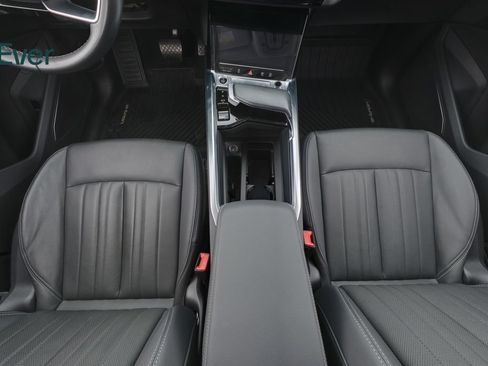 Used 2024 Audi Q8 e-tron Premium Plus AWD/4WD image 25