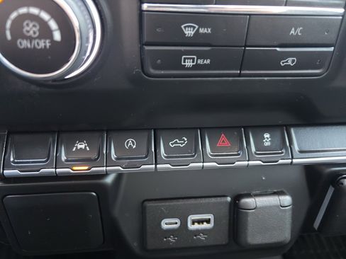 Used 2024 Chevrolet Silverado 1500 Custom image 23