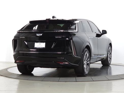 Certified 2024 Cadillac Lyriq Luxury AWD/4WD image 8
