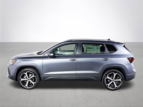 New 2025 Volkswagen Taos SEL image 9