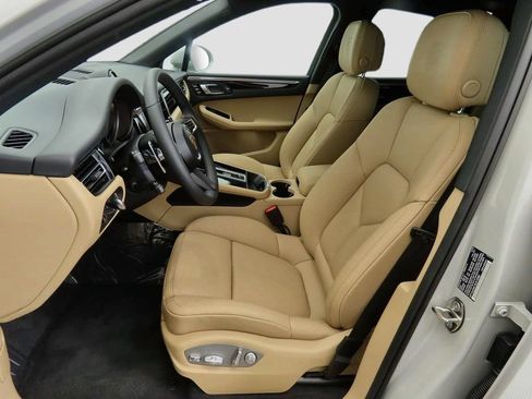 Used 2025 Porsche Macan AWD/4WD image 5