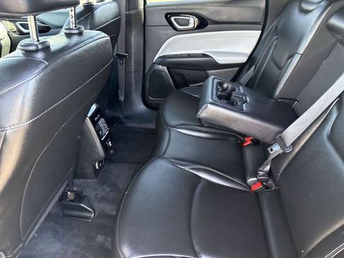 Used 2025 Jeep Compass Limited AWD/4WD image 14