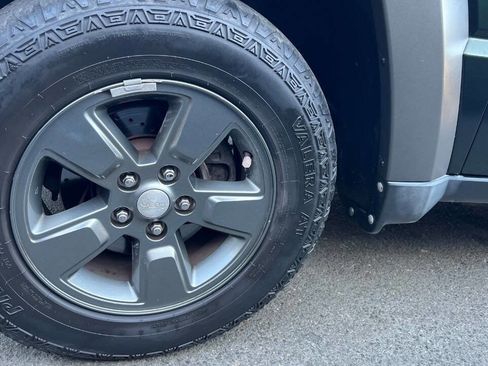 Used 2011 Jeep Liberty Renegade w/ Navigation Convenience Group image 35