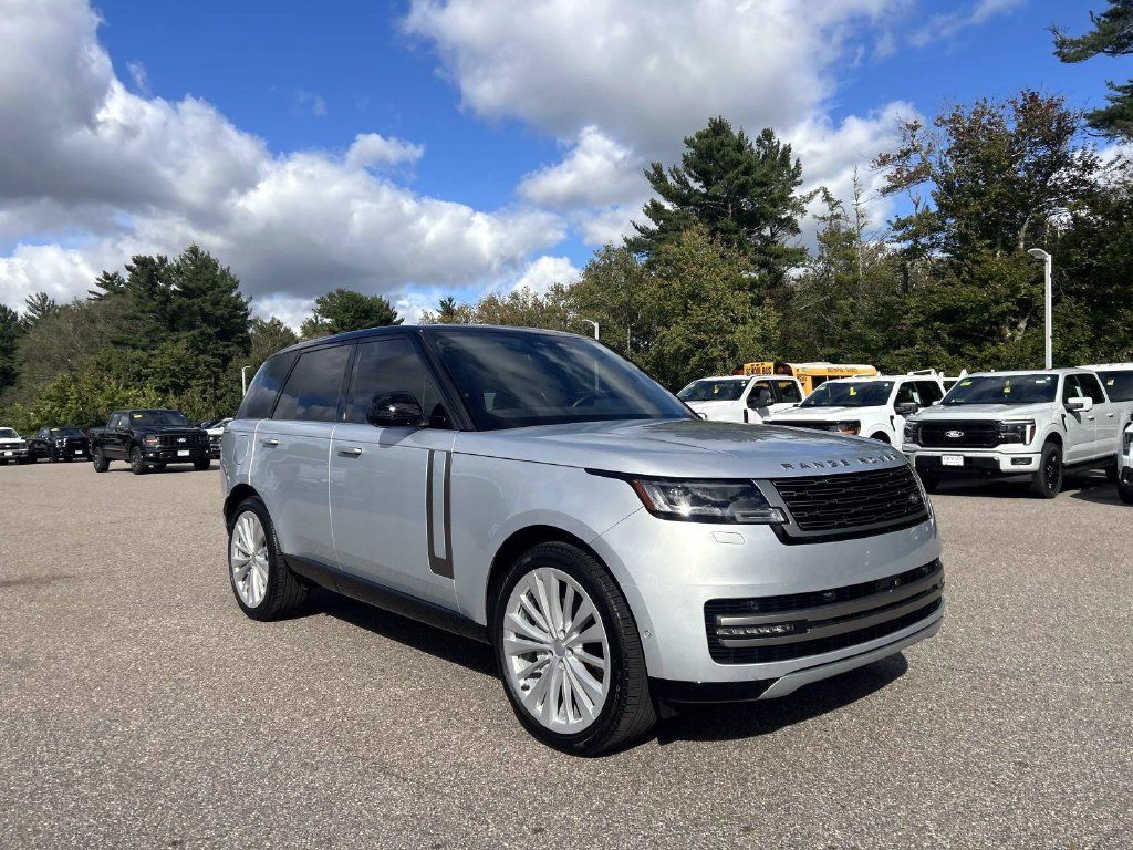 Used 2025 Land Rover Range Rover SE AWD/4WD image 1