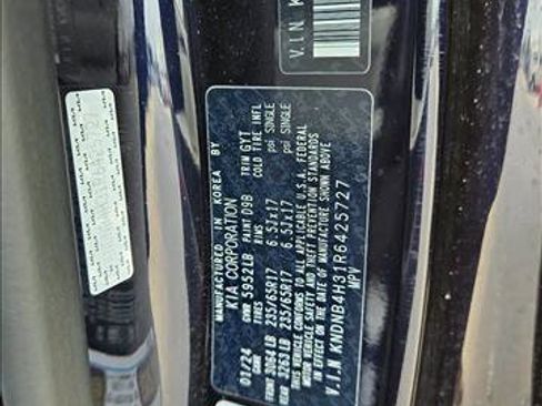 Used 2024 Kia Carnival LX image 24