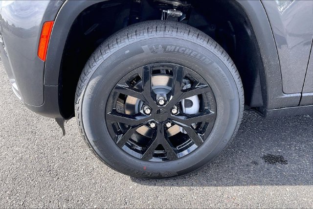 New 2026 Jeep Grand Cherokee 4WD image 12
