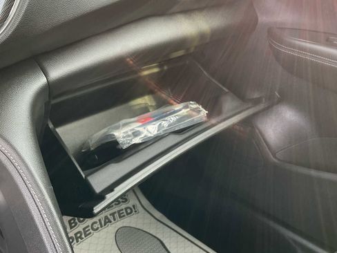 Used 2023 Buick Envision Essence image 28