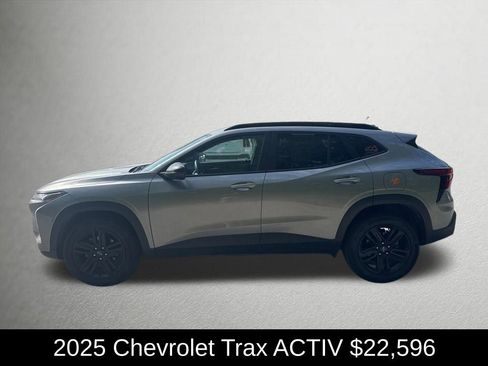Used 2025 Chevrolet Trax ACTIV w/ Sunroof Package image 6
