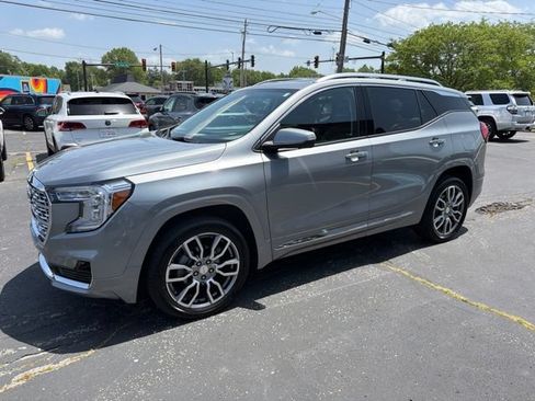 Used 2024 GMC Terrain Denali w/ Denali Premium Package AWD/4WD image 3