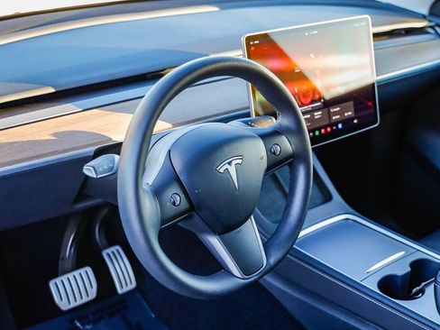 Used 2024 Tesla Model Y Performance image 21