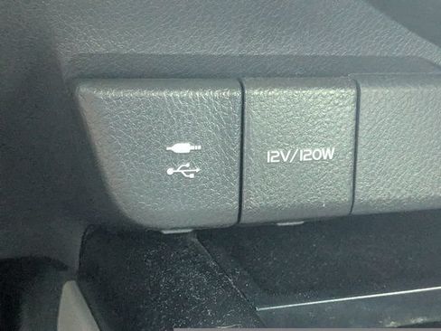 Used 2018 Toyota Camry SE FWD image 19