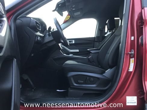 Used 2022 Ford Explorer XLT image 12