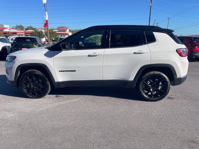 Used 2023 Jeep Compass Latitude AWD/4WD image 3