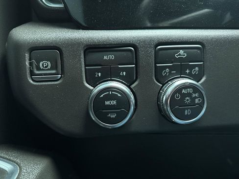 Used 2023 GMC Sierra 1500 Elevation image 21